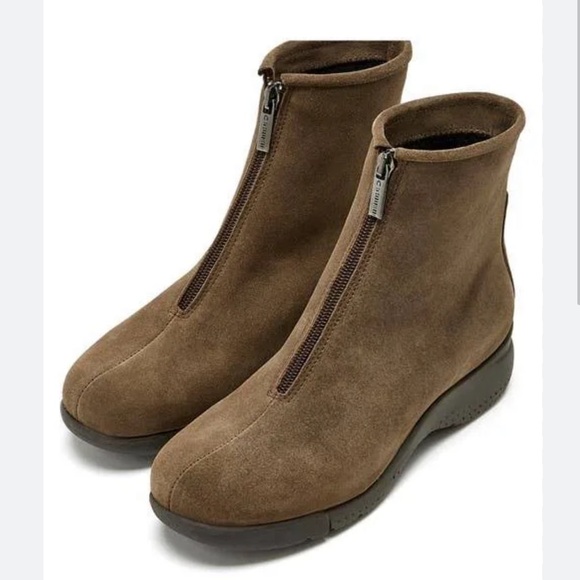 LA CANADIENNE suede Leather bootie black size 6.5 women’s $399 like new - Picture 1 of 12